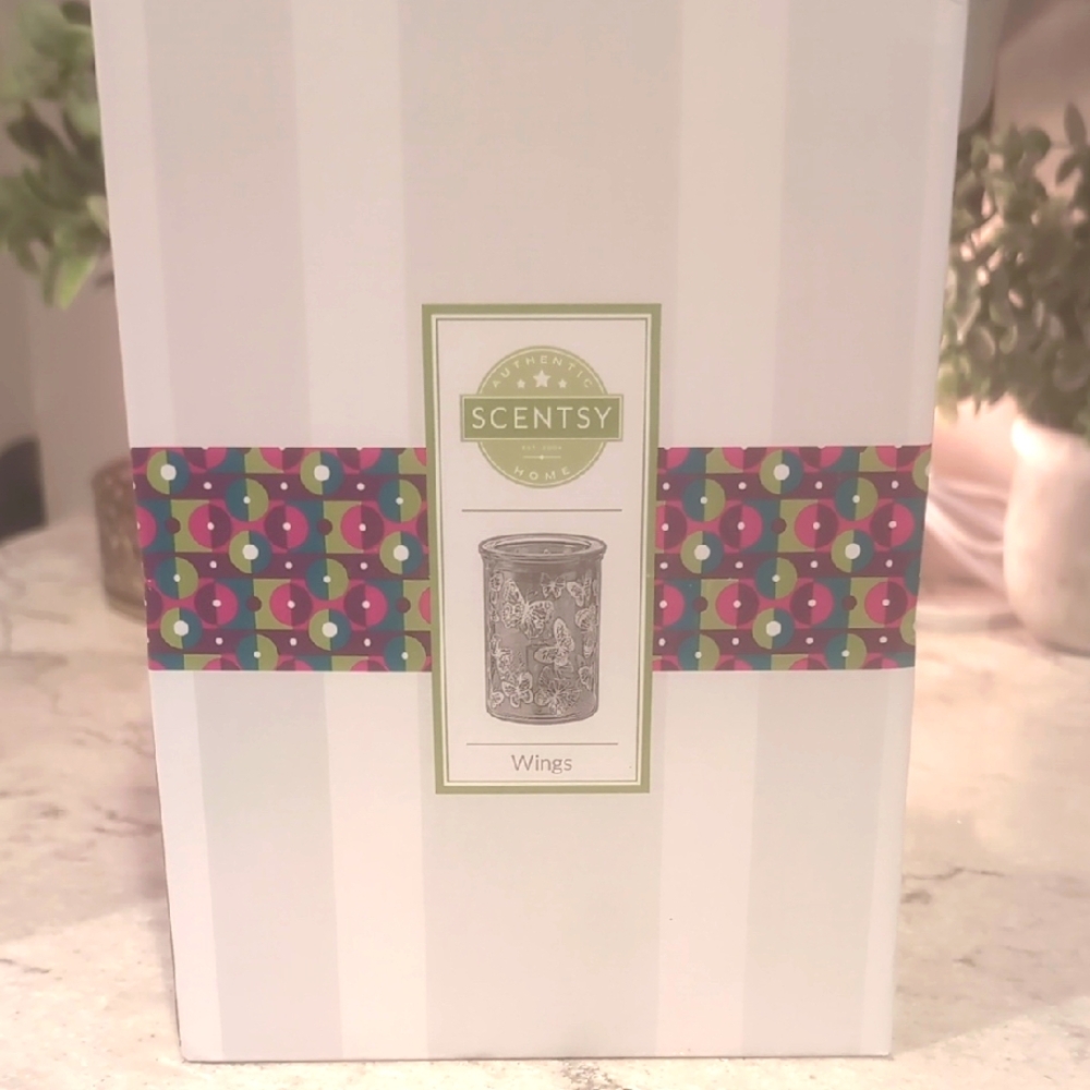 Brand New Scentsy wings Warmer!
